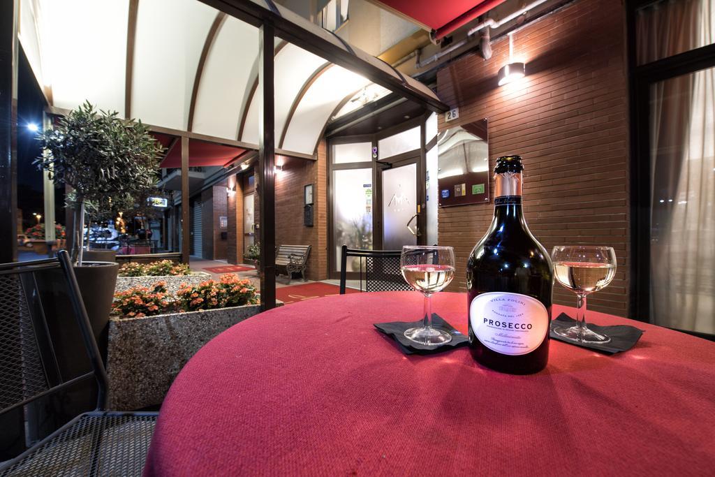Hotel Marisa Албенга Екстериор снимка