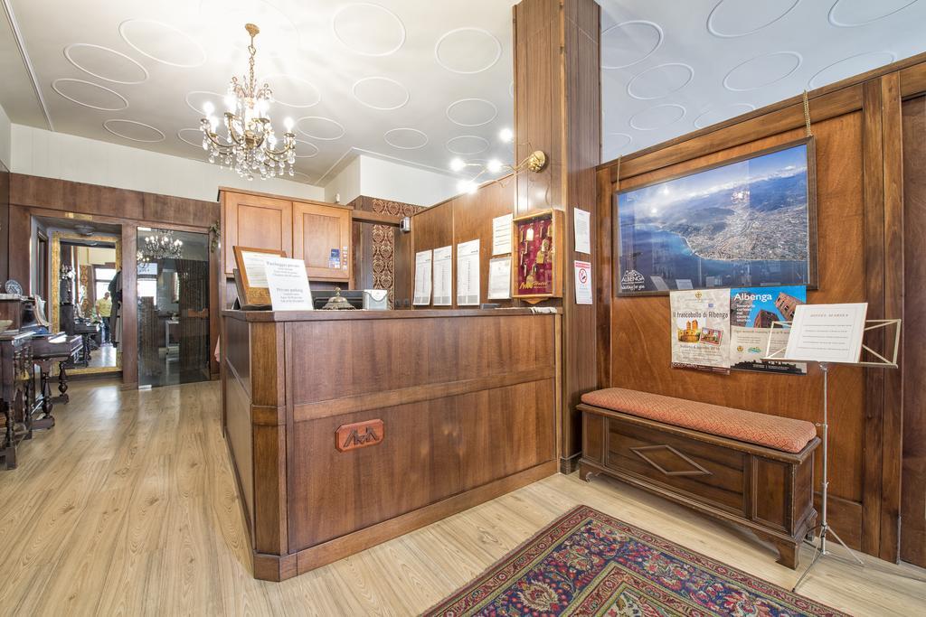 Hotel Marisa Албенга Екстериор снимка