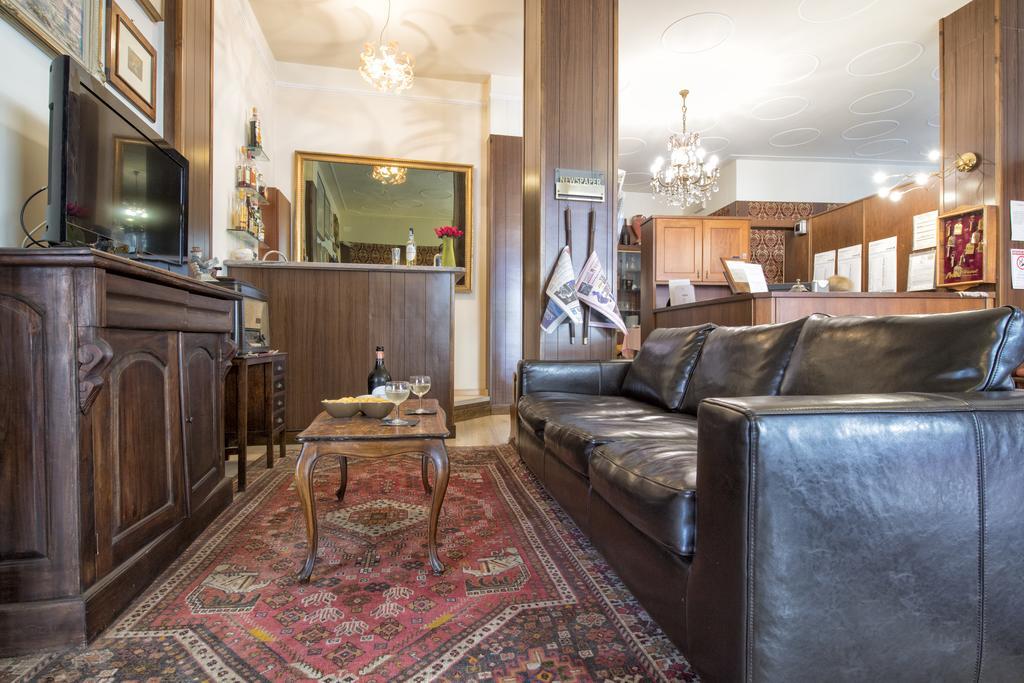 Hotel Marisa Албенга Екстериор снимка