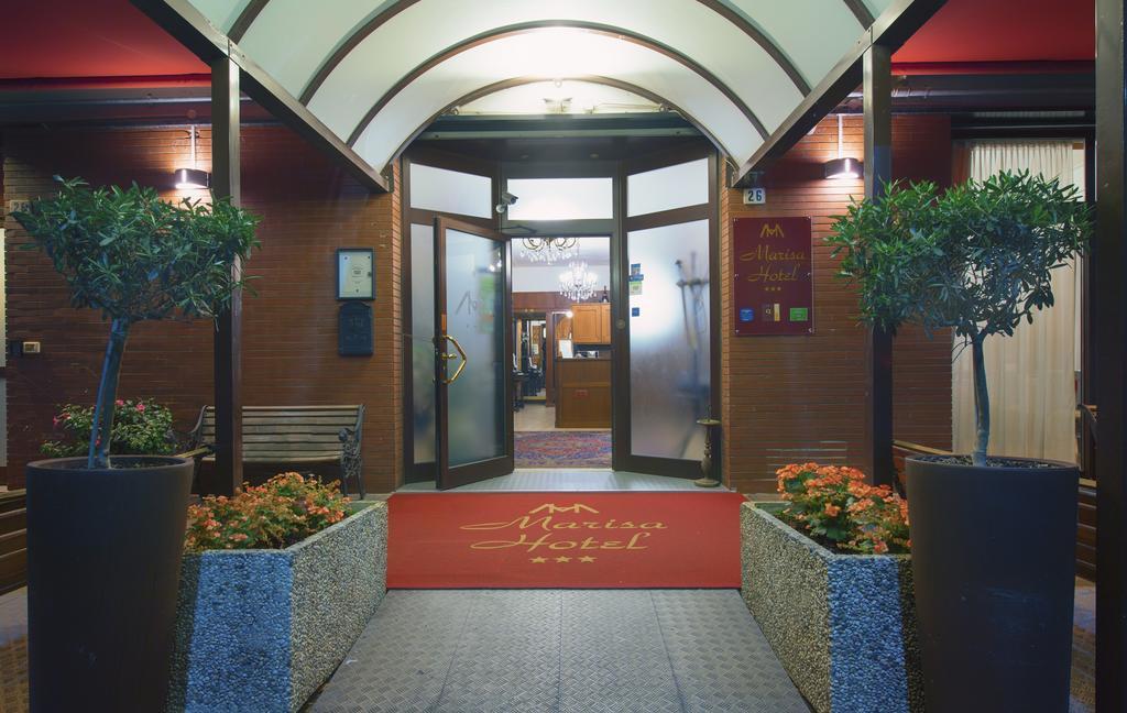 Hotel Marisa Албенга Екстериор снимка