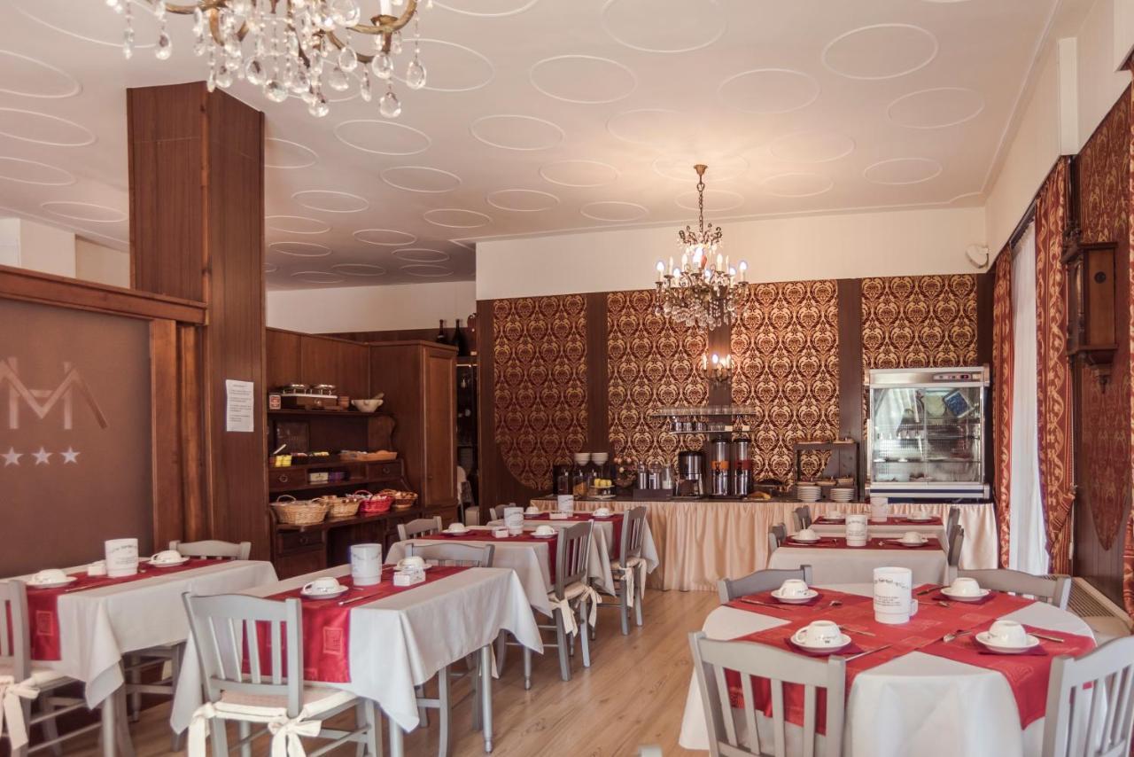 Hotel Marisa Албенга Екстериор снимка