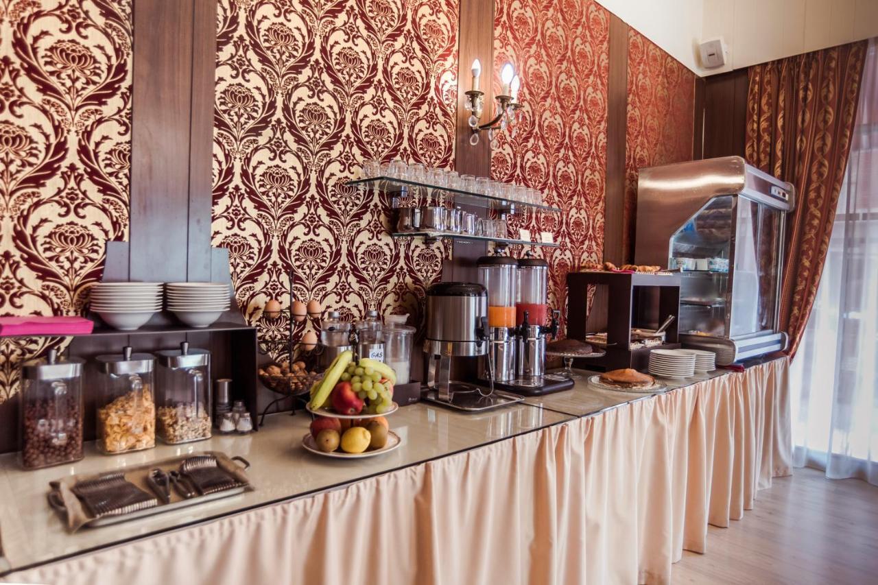Hotel Marisa Албенга Екстериор снимка