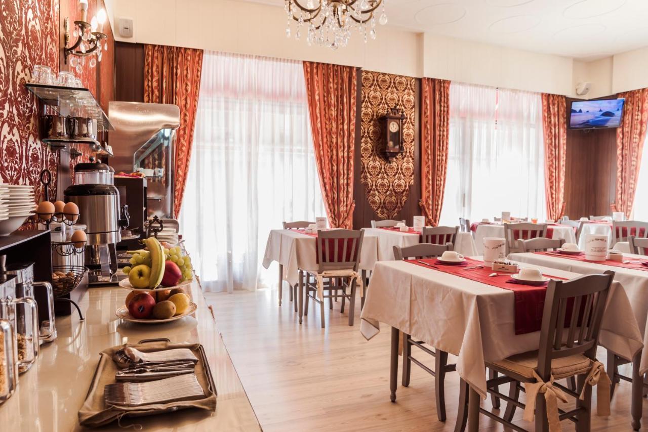 Hotel Marisa Албенга Екстериор снимка