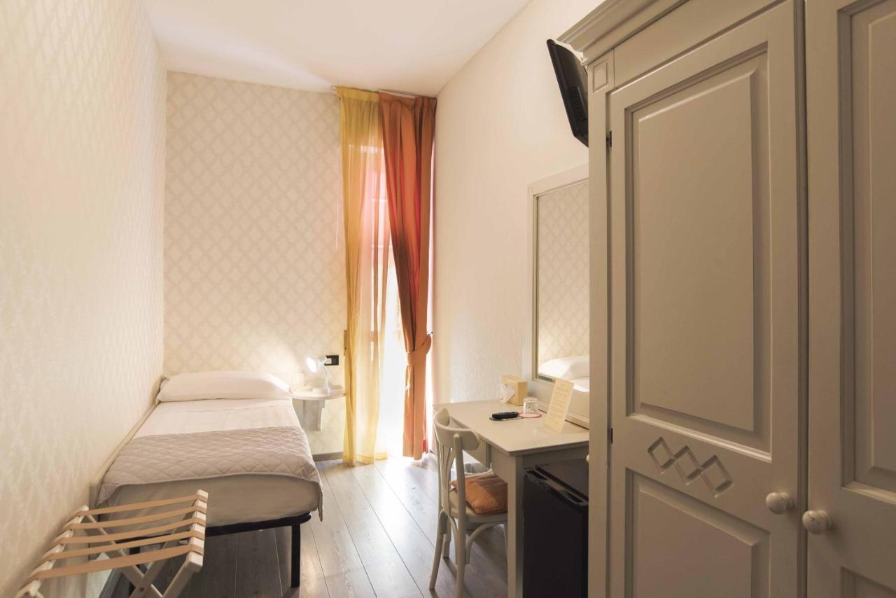 Hotel Marisa Албенга Екстериор снимка
