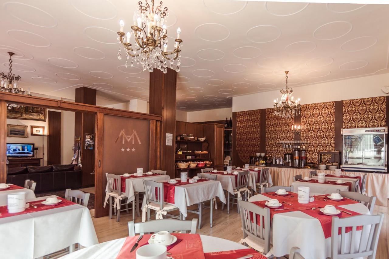 Hotel Marisa Албенга Екстериор снимка