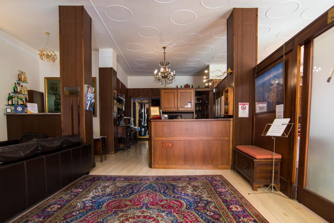 Hotel Marisa Албенга Екстериор снимка