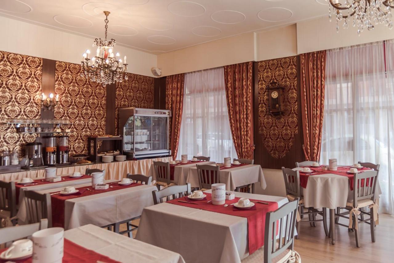 Hotel Marisa Албенга Екстериор снимка