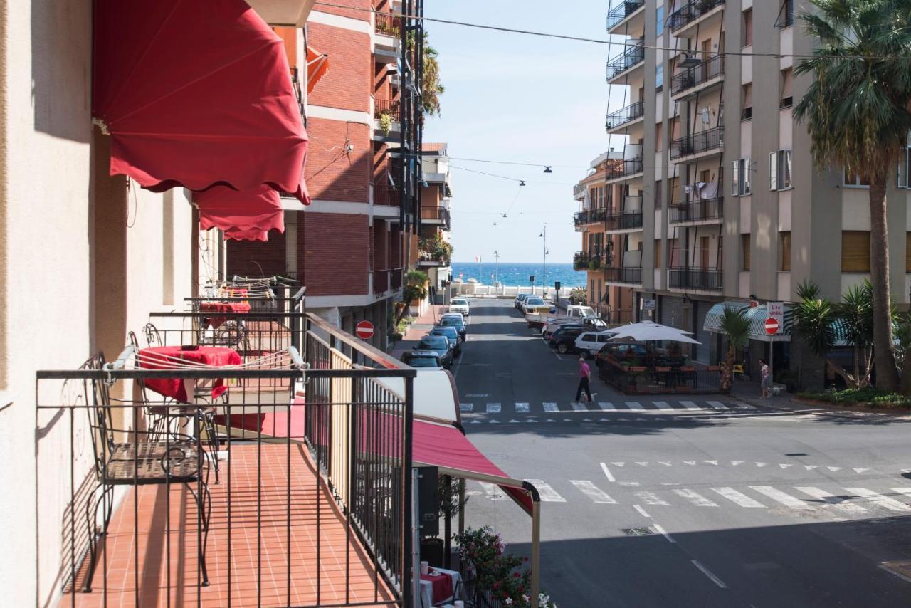 Hotel Marisa Албенга Екстериор снимка