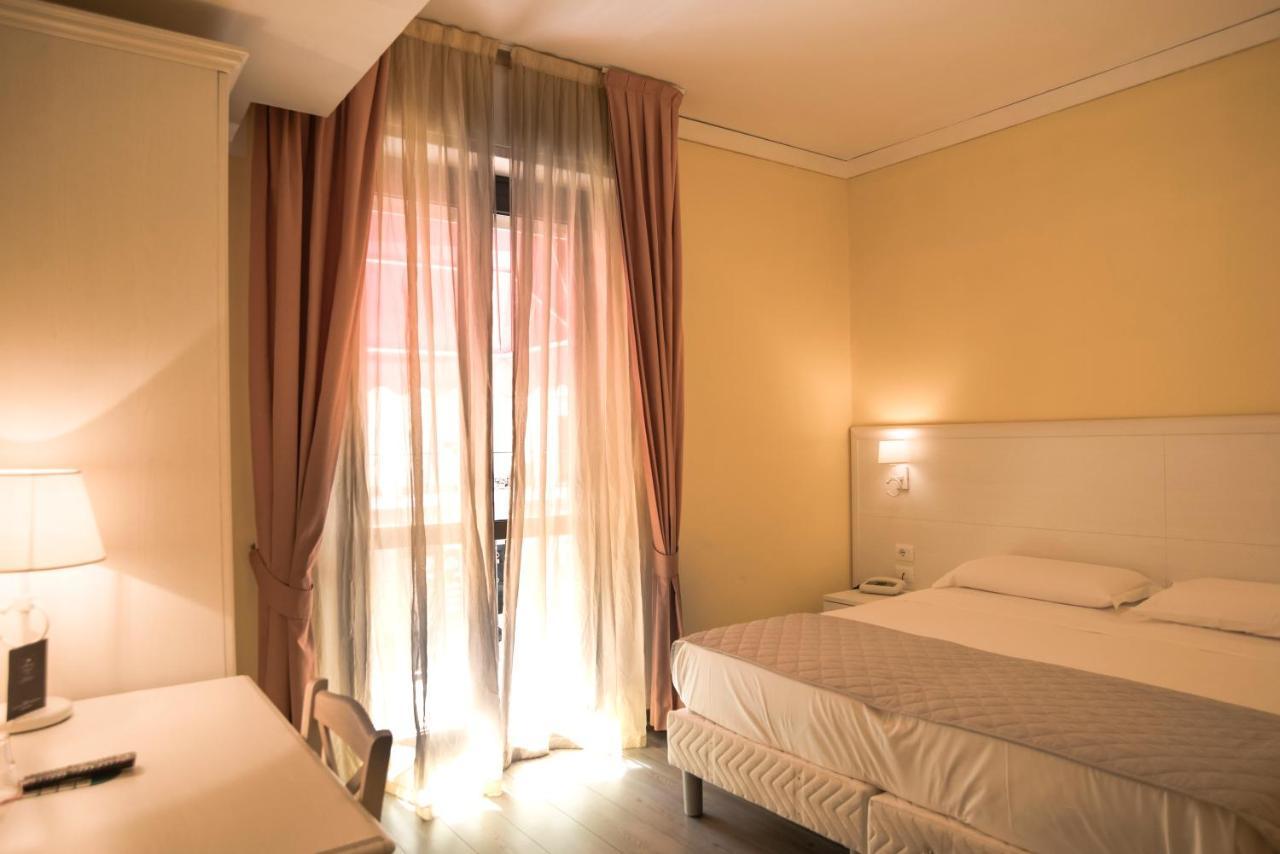 Hotel Marisa Албенга Екстериор снимка