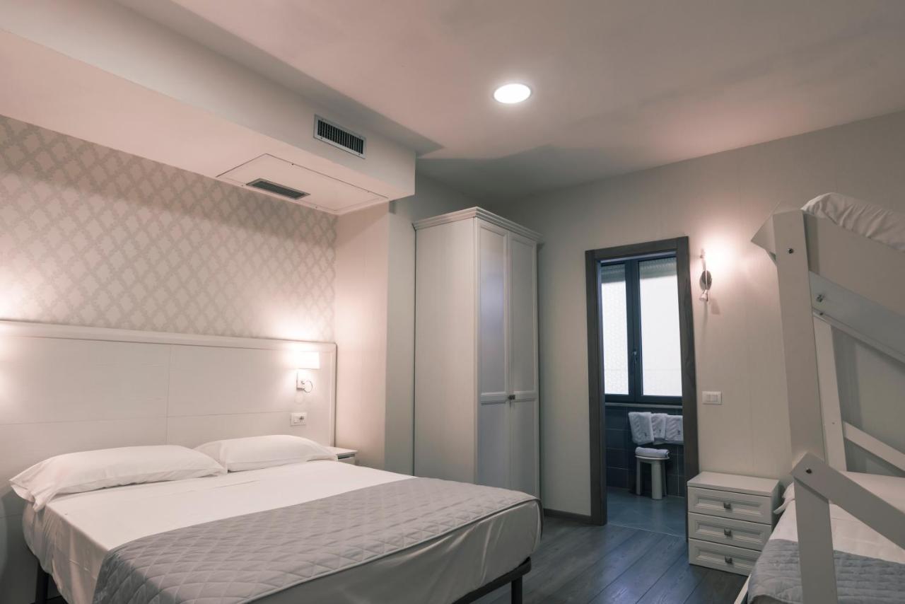 Hotel Marisa Албенга Екстериор снимка