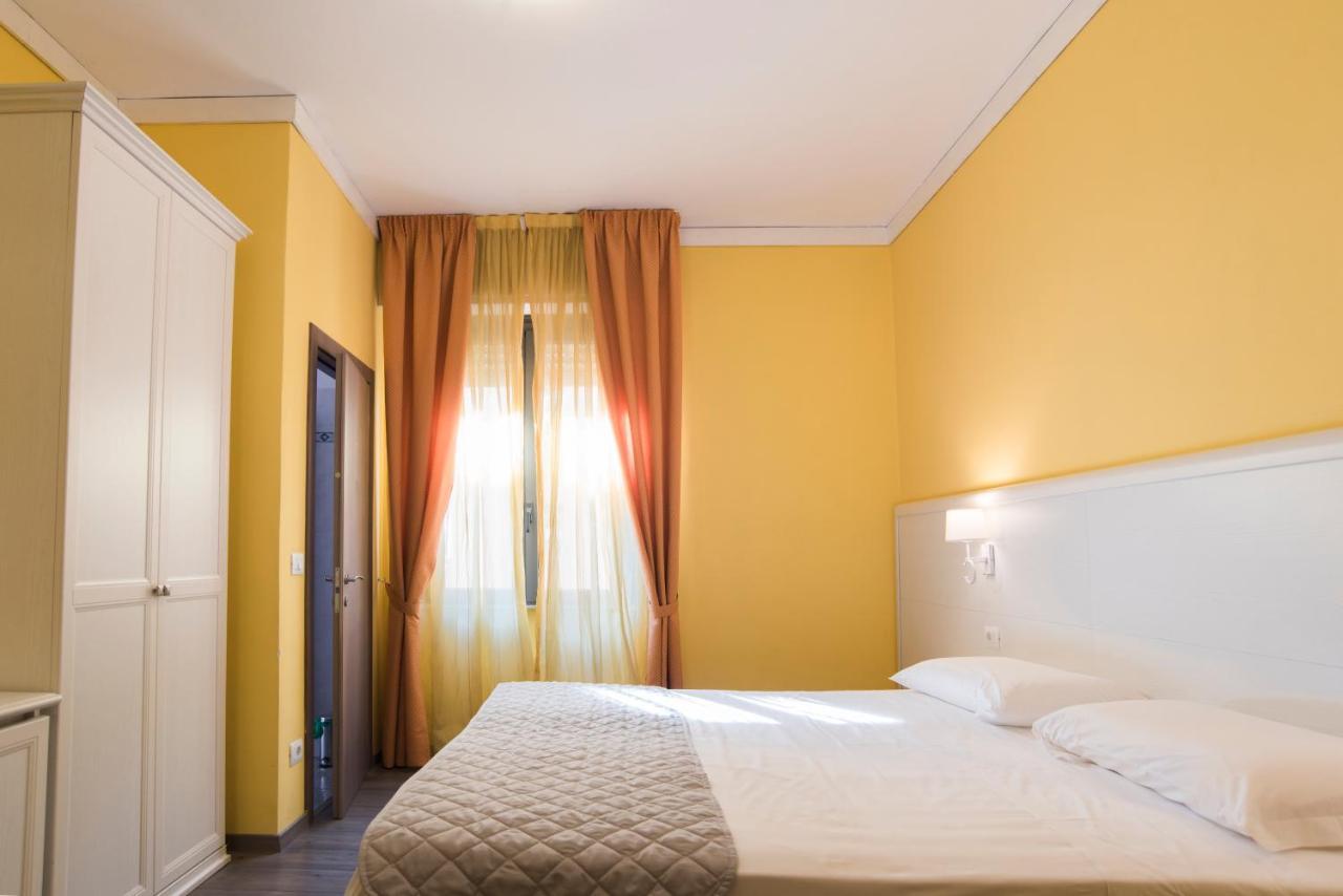 Hotel Marisa Албенга Екстериор снимка
