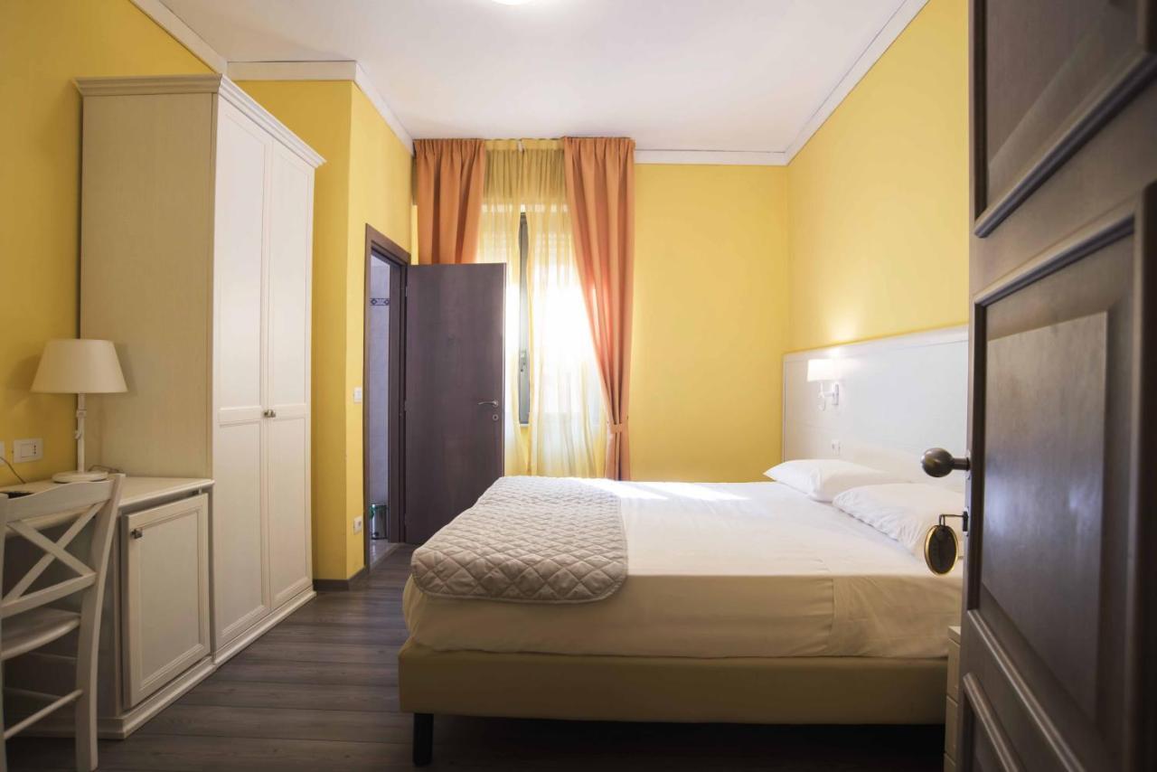 Hotel Marisa Албенга Екстериор снимка