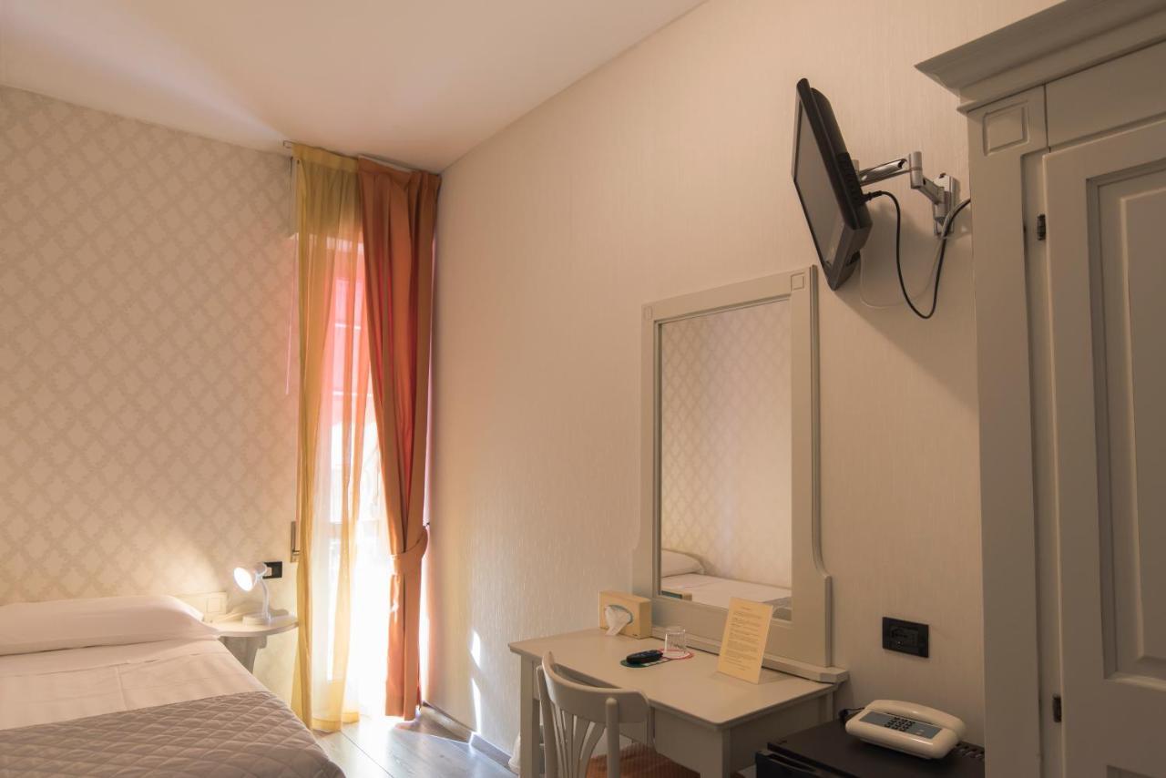 Hotel Marisa Албенга Екстериор снимка