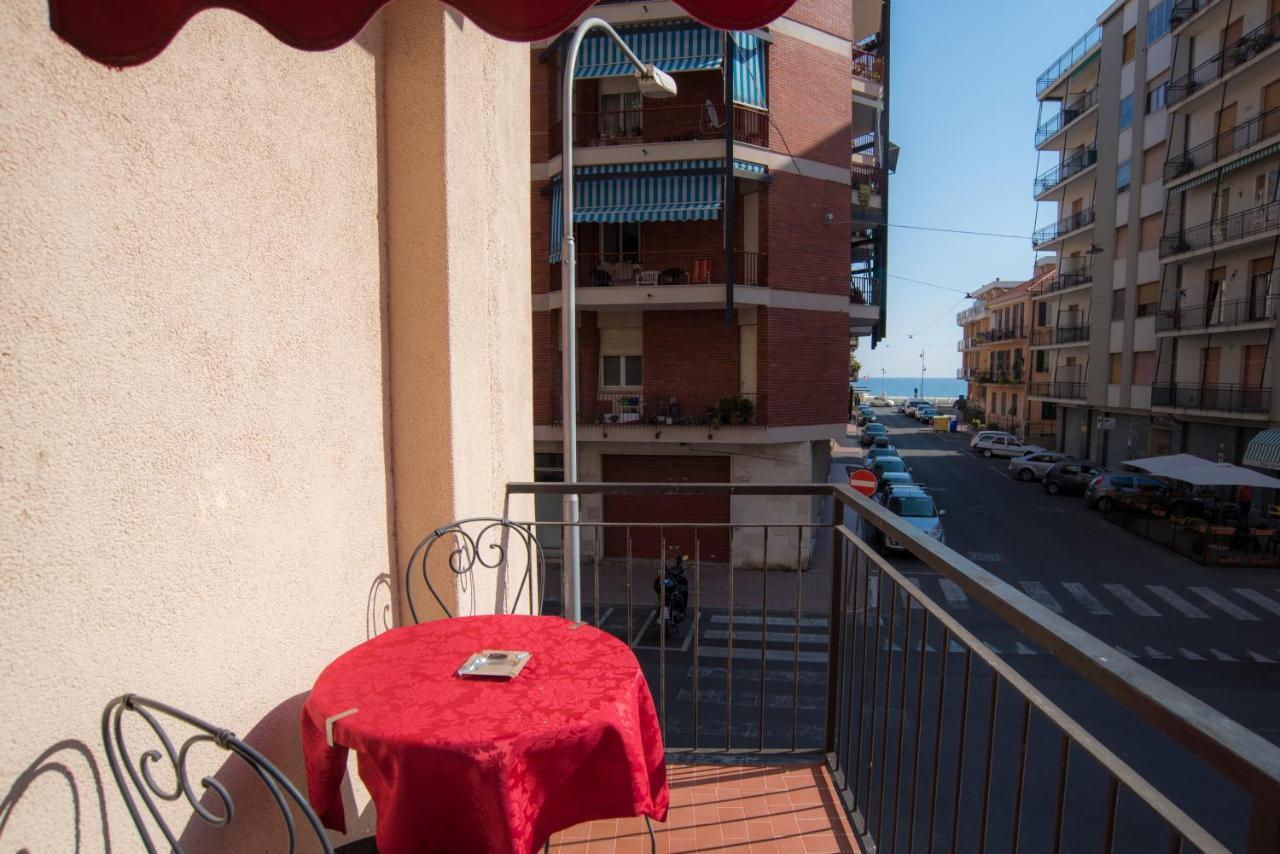 Hotel Marisa Албенга Екстериор снимка