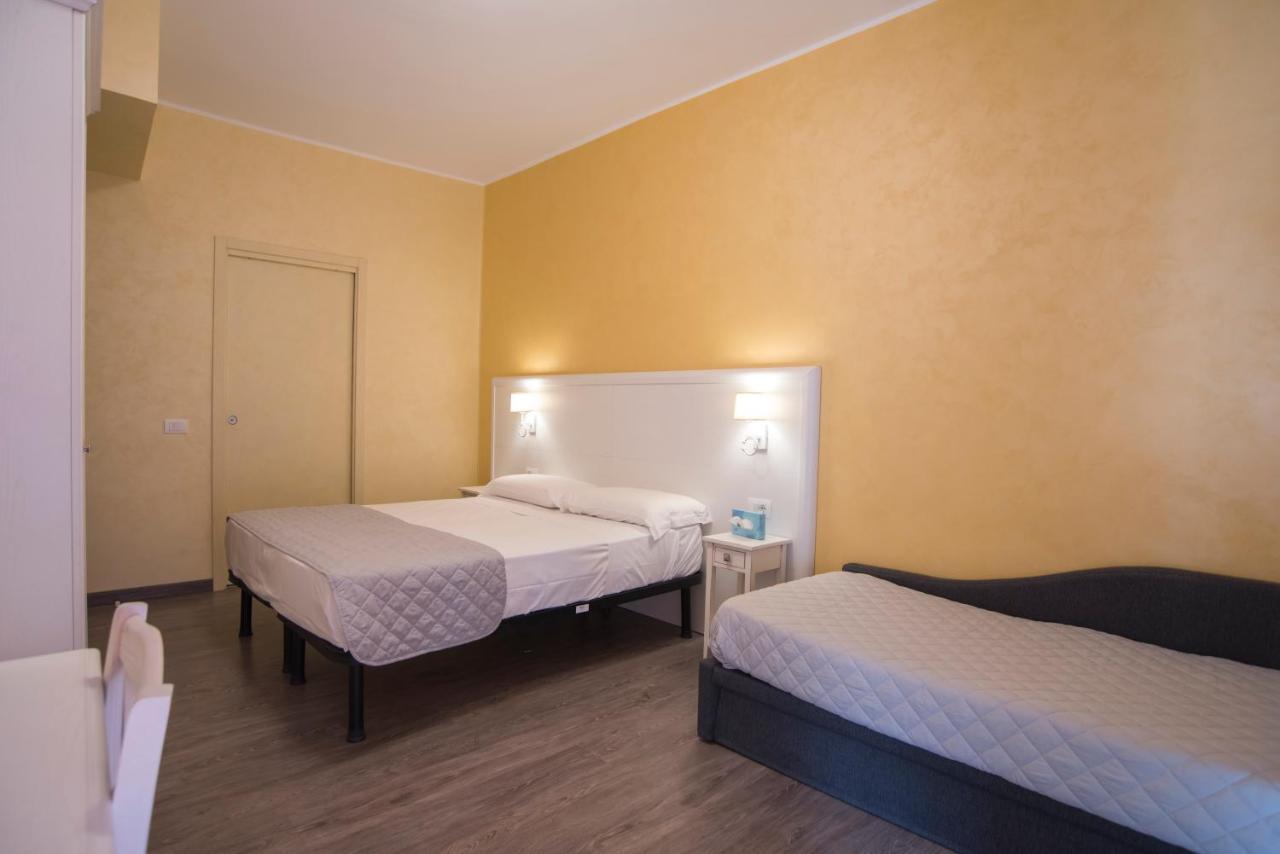Hotel Marisa Албенга Екстериор снимка