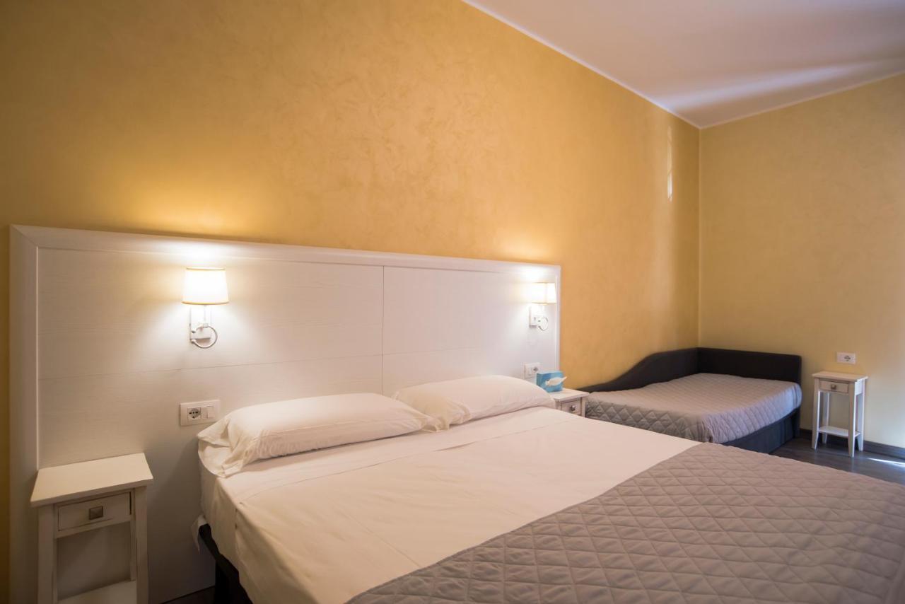 Hotel Marisa Албенга Екстериор снимка