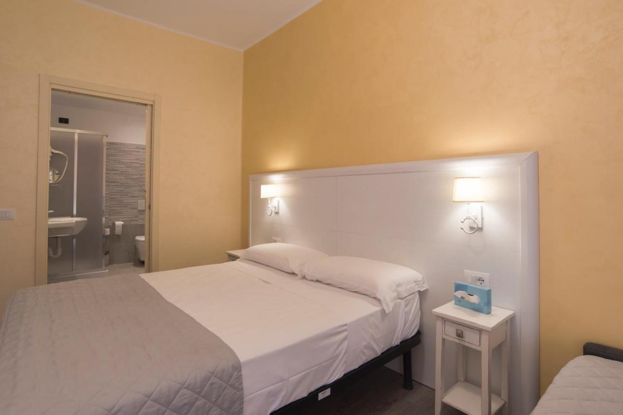 Hotel Marisa Албенга Екстериор снимка